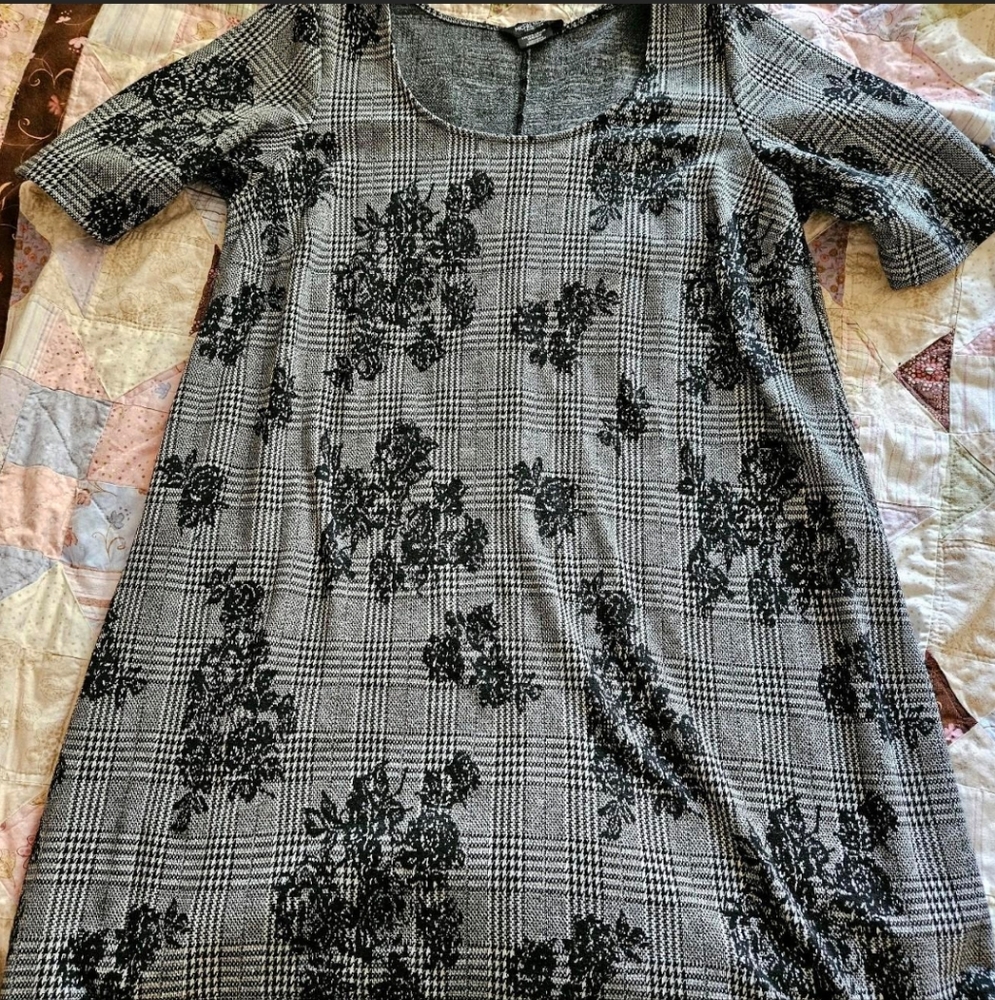 Black & White Roses Houndstooth Shift Dress